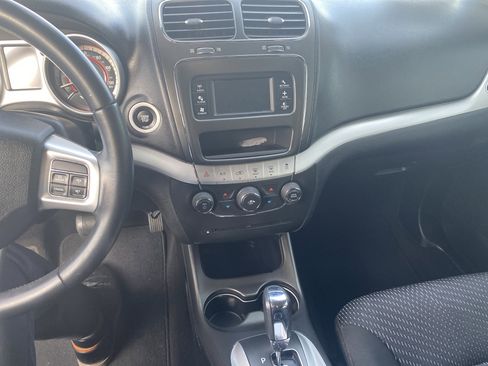 Used 2020 Dodge Journey SE w/ SE Popular Equipment Group image 17