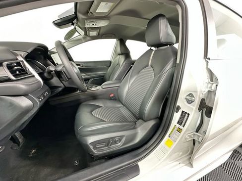 Used 2024 Toyota Camry SE image 16