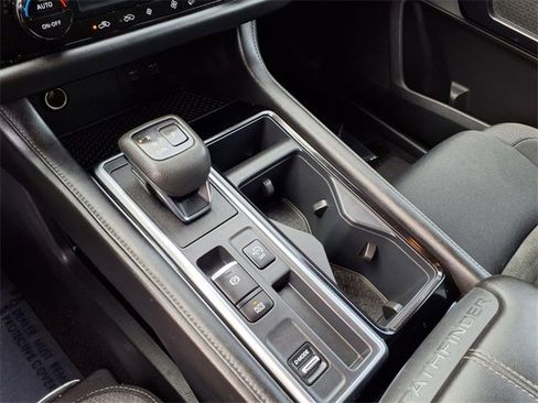 Used 2022 Nissan Pathfinder SV image 22
