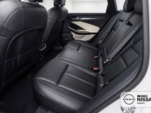 Used 2023 Porsche Macan AWD/4WD image 11