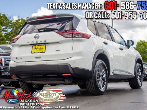 Used 2024 Nissan Rogue S AWD/4WD image 6