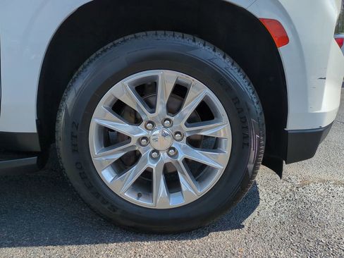 Used 2024 Chevrolet Suburban Premier RWD image 14