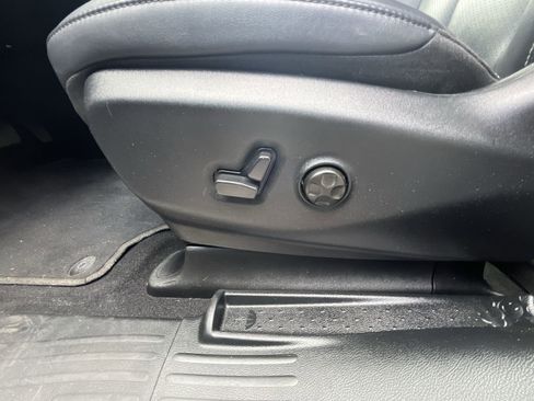 Used 2025 Chrysler Pacifica Select FWD image 16