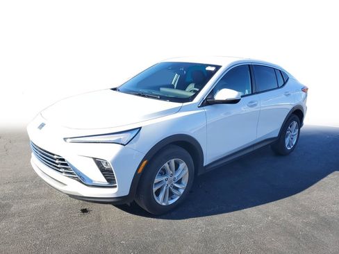 Used 2025 Buick Envista Preferred image 2