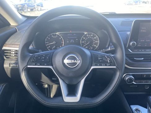 Used 2024 Nissan Altima 2.5 SV FWD image 28