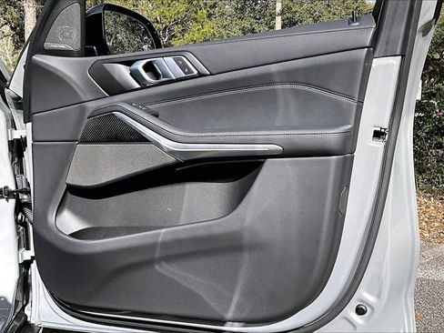 Used 2025 BMW X5 xDrive40i w/ M Sport Package image 25