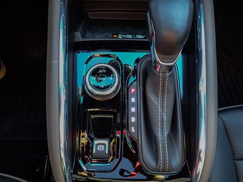 Used 2023 GMC Canyon Denali image 30