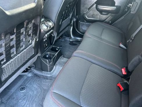 Used 2023 Jeep Wrangler Unlimited Rubicon image 14