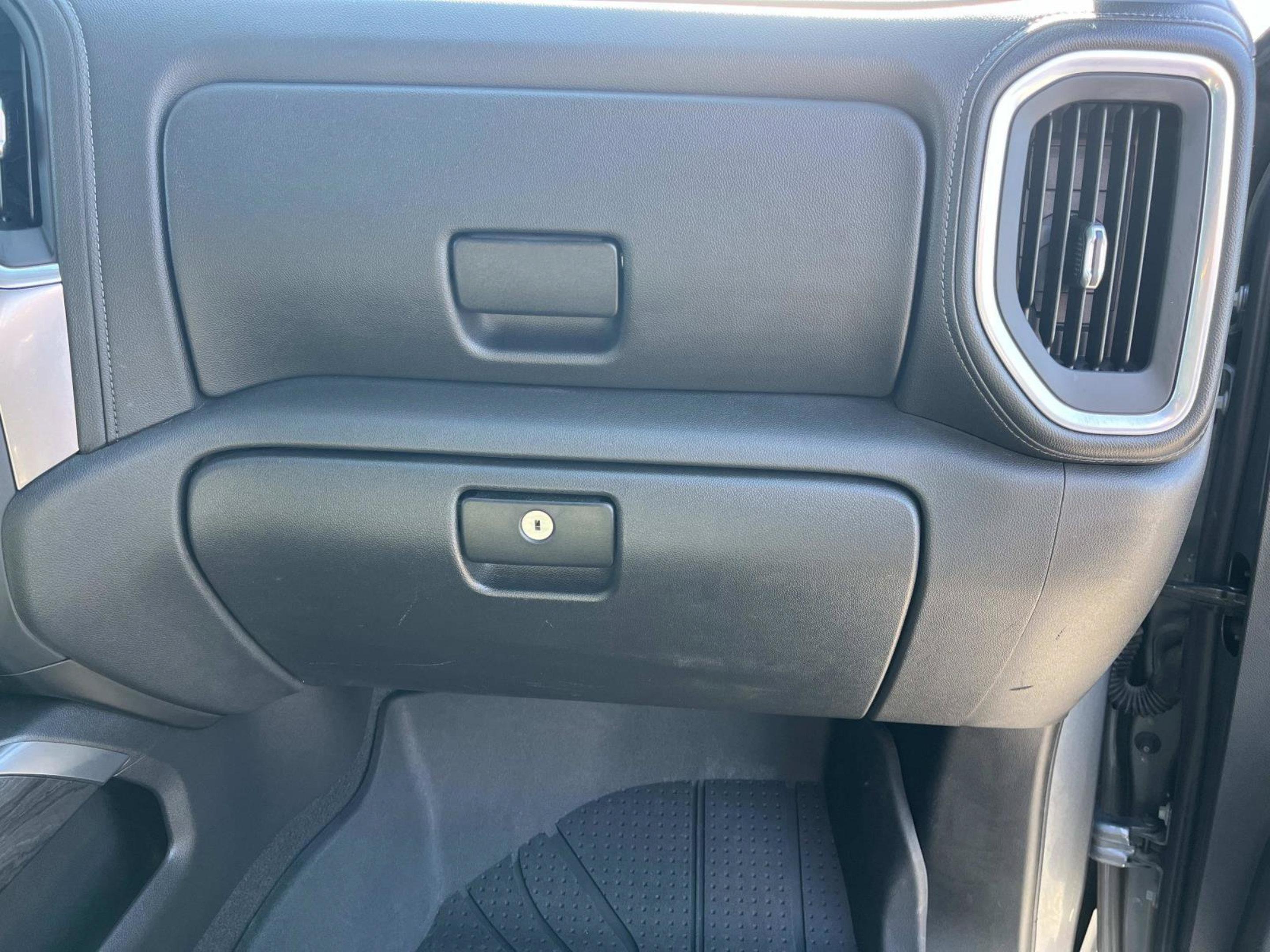 Used 2019 Chevrolet Silverado 1500 LTZ w/ LTZ Premium Package AWD/4WD image 28