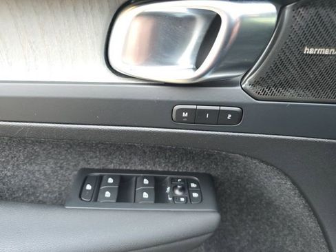 Certified 2024 Volvo XC40 B5 Plus w/ Climate Package image 25