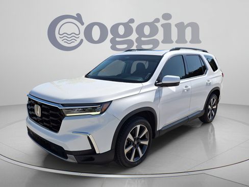 Certified 2025 Honda Pilot Touring image 1