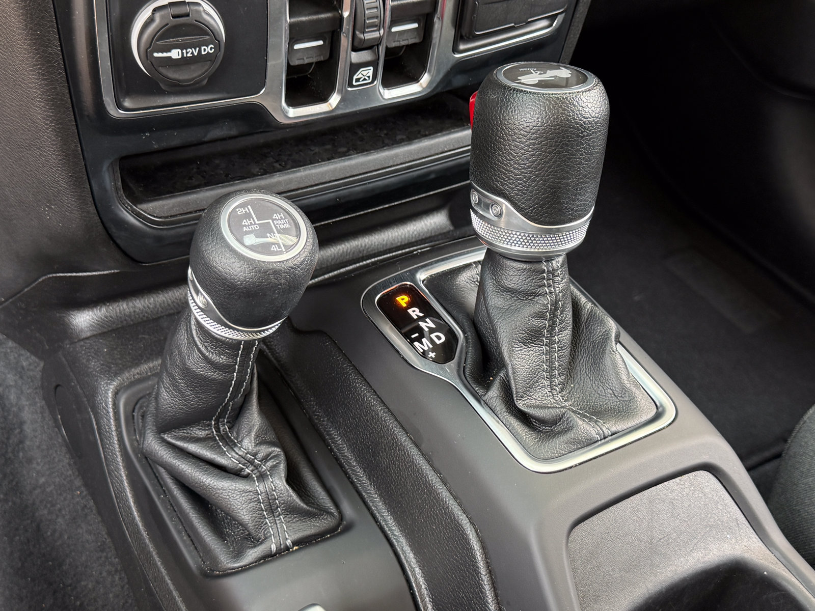 Used 2024 Jeep Wrangler Unlimited Sahara AWD/4WD image 32