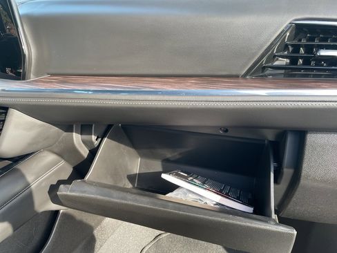 Used 2025 Chevrolet Suburban Z71 image 69