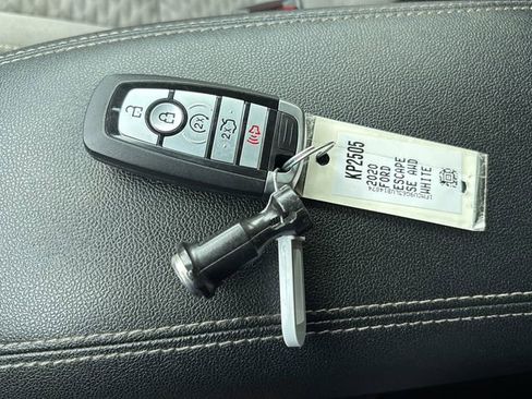 Used 2020 Ford Escape SE image 38