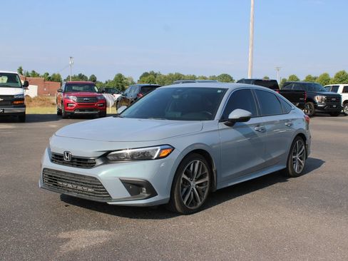 Used 2024 Honda Civic Touring image 4