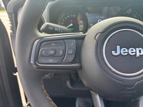 Used 2024 Jeep Wrangler Unlimited w/ Convenience Group AWD/4WD image 20