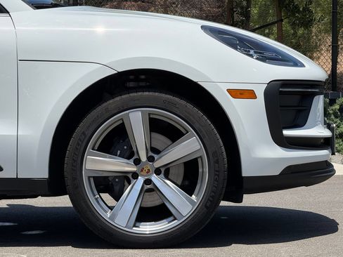 Used 2026 Porsche Macan AWD/4WD image 12