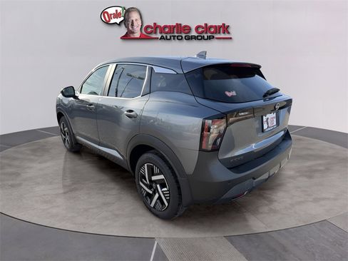 Used 2025 Nissan Kicks SV image 4