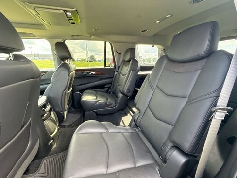 Used 2016 Cadillac Escalade Luxury AWD/4WD image 22