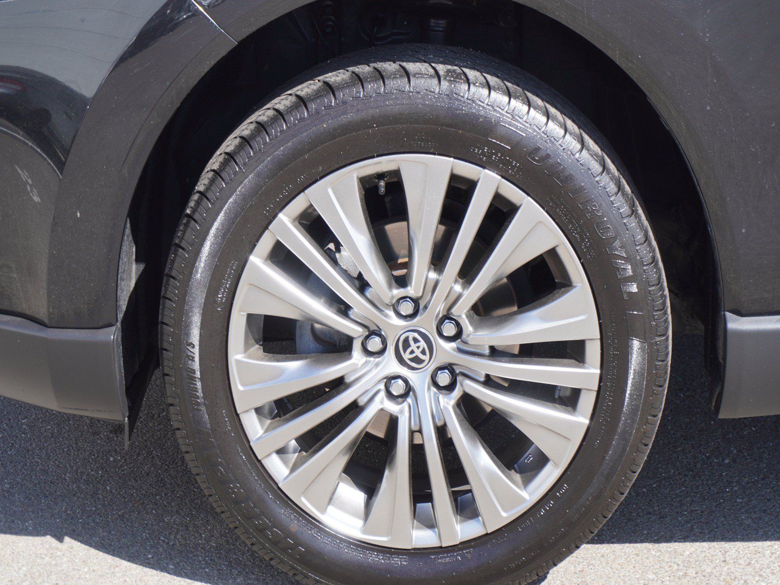 Used 2022 Toyota Venza XLE AWD/4WD image 7