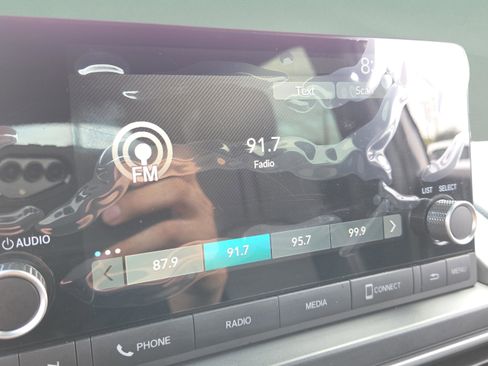 Used 2023 Honda Pilot Sport image 23