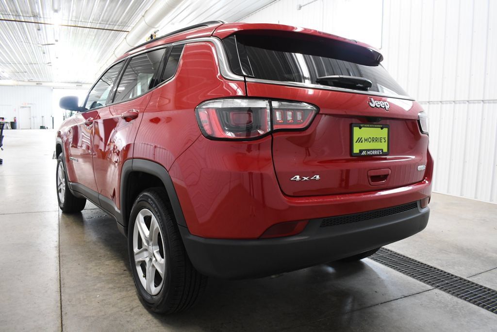 Used 2024 Jeep Compass Latitude AWD/4WD image 5