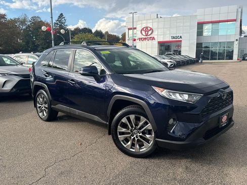 Used 2021 Toyota RAV4 XLE Premium image 1
