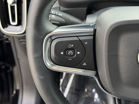 Certified 2025 Volvo XC40 B5 Core image 21
