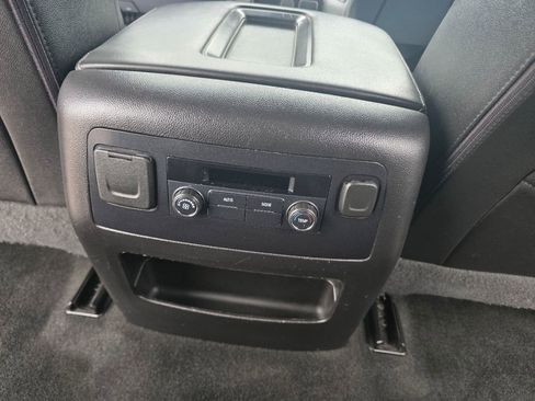 Used 2018 Chevrolet Suburban LT AWD/4WD image 36