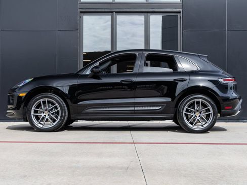 Certified 2026 Porsche Macan AWD/4WD image 2