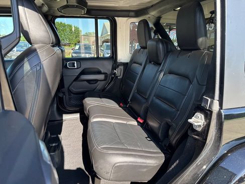 Used 2018 Jeep Wrangler Unlimited Sahara AWD/4WD image 43