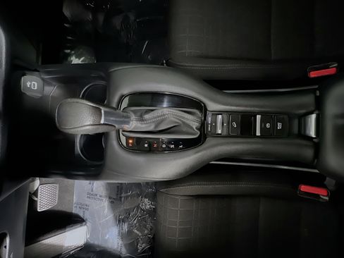 Used 2023 Honda HR-V LX image 24