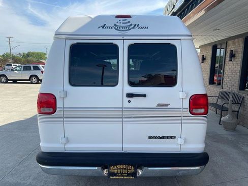 Used 2000 Dodge B1500 RWD image 12