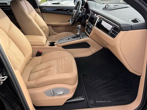 Used 2021 Porsche Macan image 21