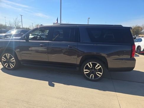 Used 2018 Chevrolet Suburban LT image 6