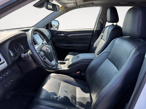Used 2019 Toyota Highlander Limited Platinum AWD/4WD image 12