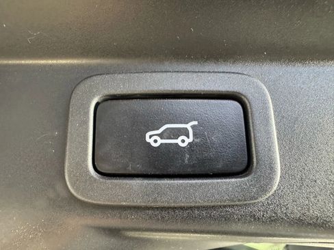 Used 2017 Land Rover Range Rover Sport HSE image 30