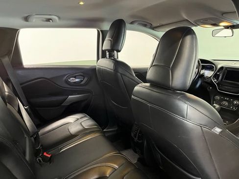 Used 2019 Jeep Cherokee Latitude Plus FWD image 14