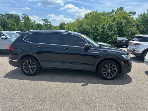 Used 2022 Volkswagen Tiguan SE AWD/4WD image 2