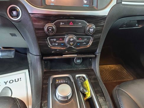 Used 2015 Chrysler 300 Limited image 24
