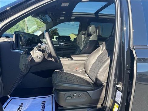 Used 2024 Cadillac Escalade V w/ LPO, ONYX Package image 15