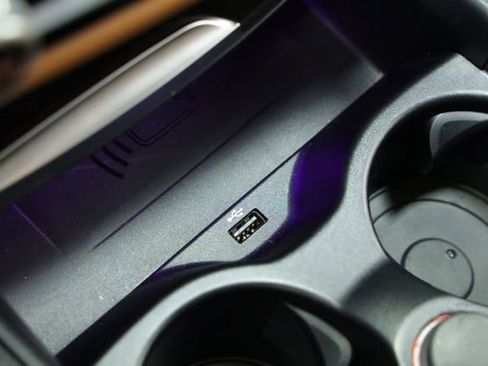 Used 2023 BMW 540i w/ Convenience Package image 30