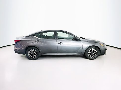 Used 2024 Nissan Altima 2.5 SV image 10