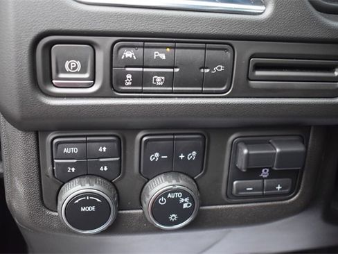 Certified 2022 Chevrolet Suburban RST w/ Sport Performance Package image 28