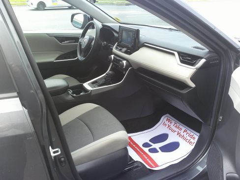 Used 2020 Toyota RAV4 XLE w/ Convenience Package AWD/4WD image 34