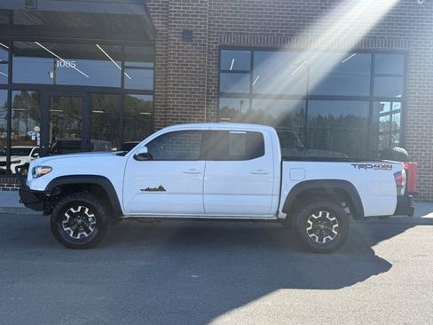 Used 2020 Toyota Tacoma TRD Off-Road image 3