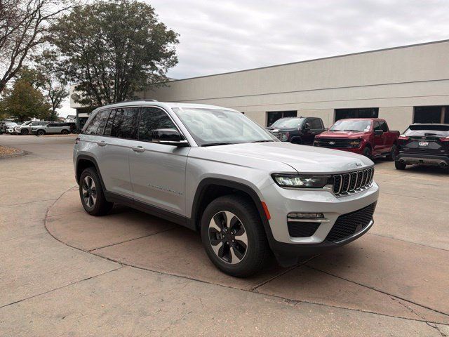 Used 2024 Jeep Grand Cherokee Limited 4xe AWD/4WD image 8