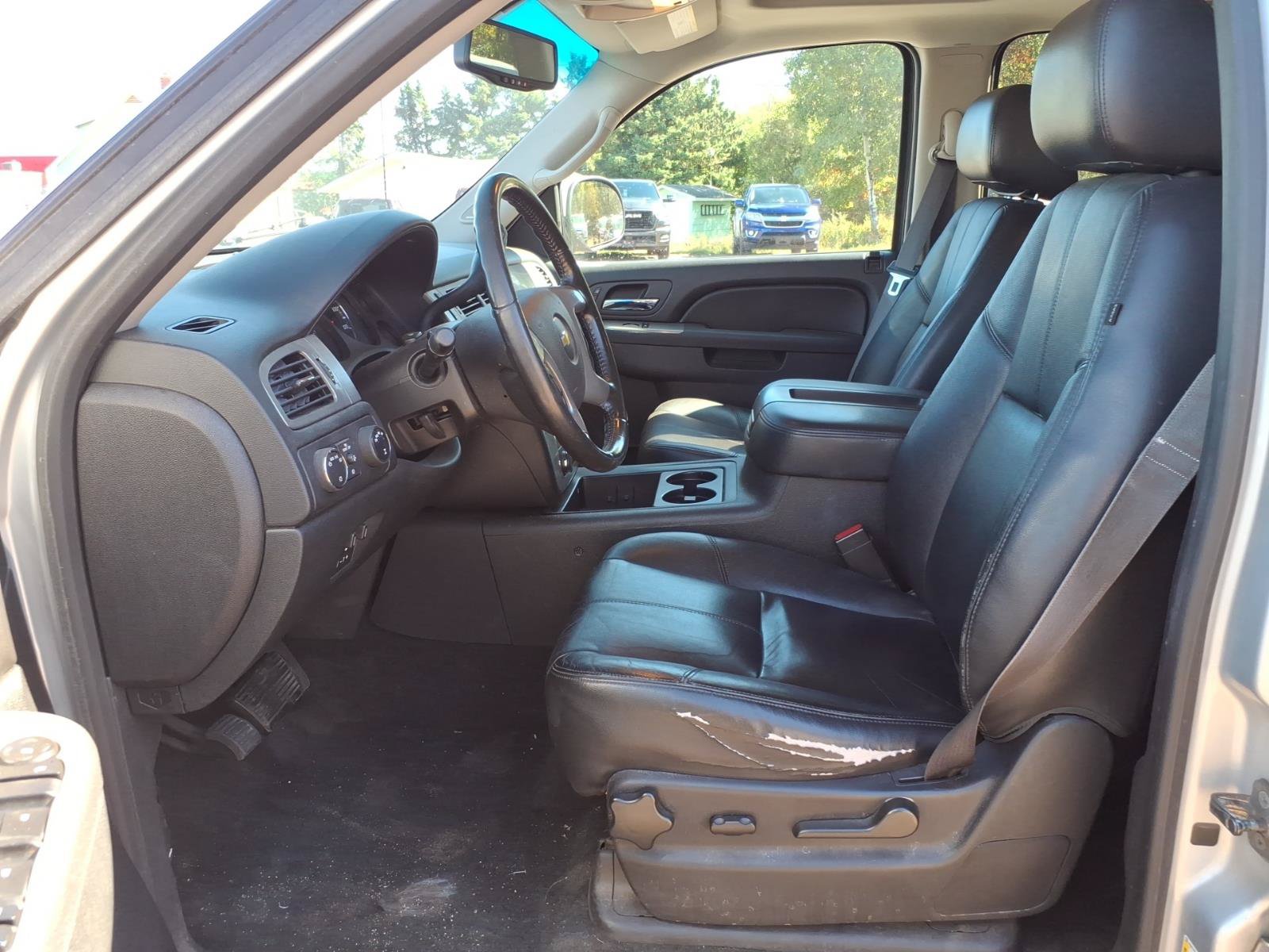 Used 2013 Chevrolet Avalanche LT w/ Suspension Package, Off-Road AWD/4WD image 10