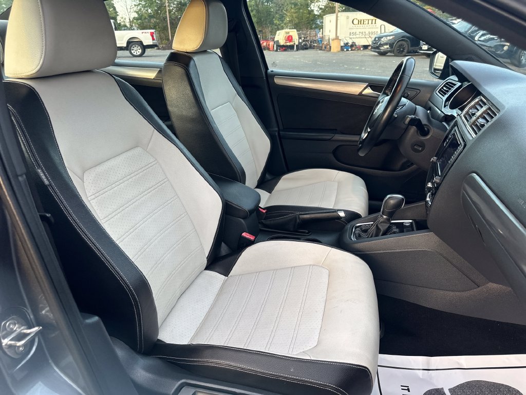 Used 2016 Volkswagen Jetta Sport FWD image 23