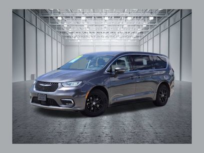 Used 2023 Chrysler Pacifica Touring-L